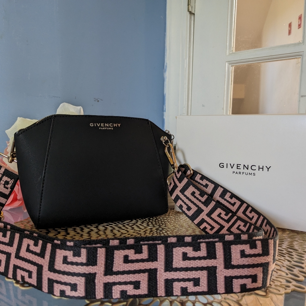 Givenchy - Picture 2 of 12